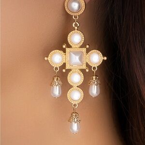 Elegant Gold and Crystal Pearl Drop Earrings made with Swarovski crystals BNIB